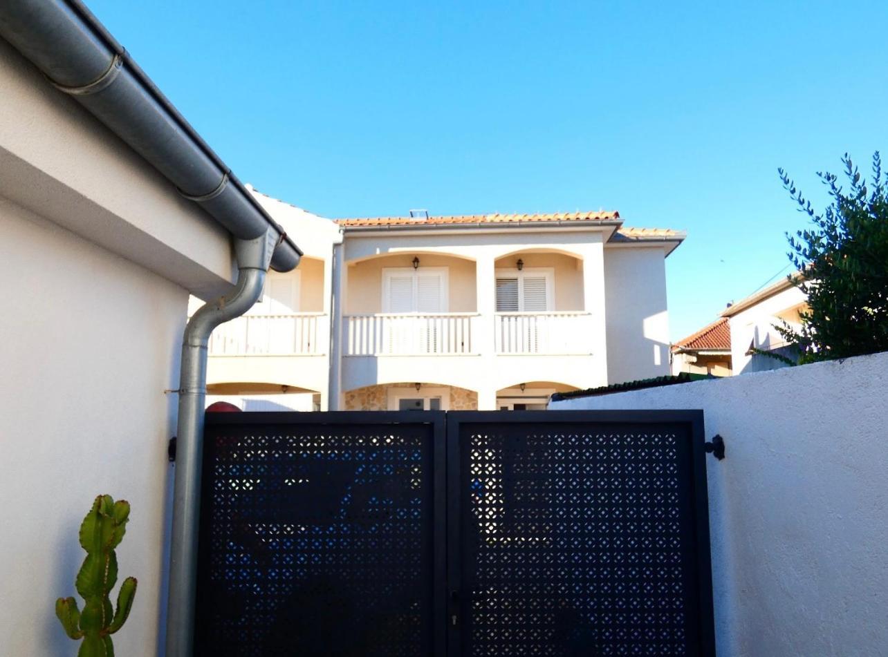 זאדאר Villa Klaudia With Pool מראה חיצוני תמונה